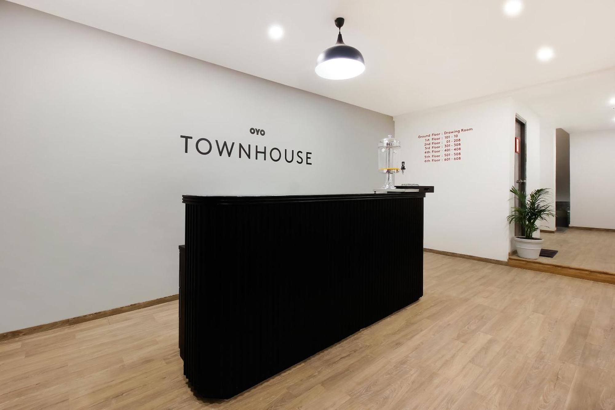 Super Townhouse The Cinco Hotel Near Esi Hospital ไฮเดอราบัด ภายนอก รูปภาพ