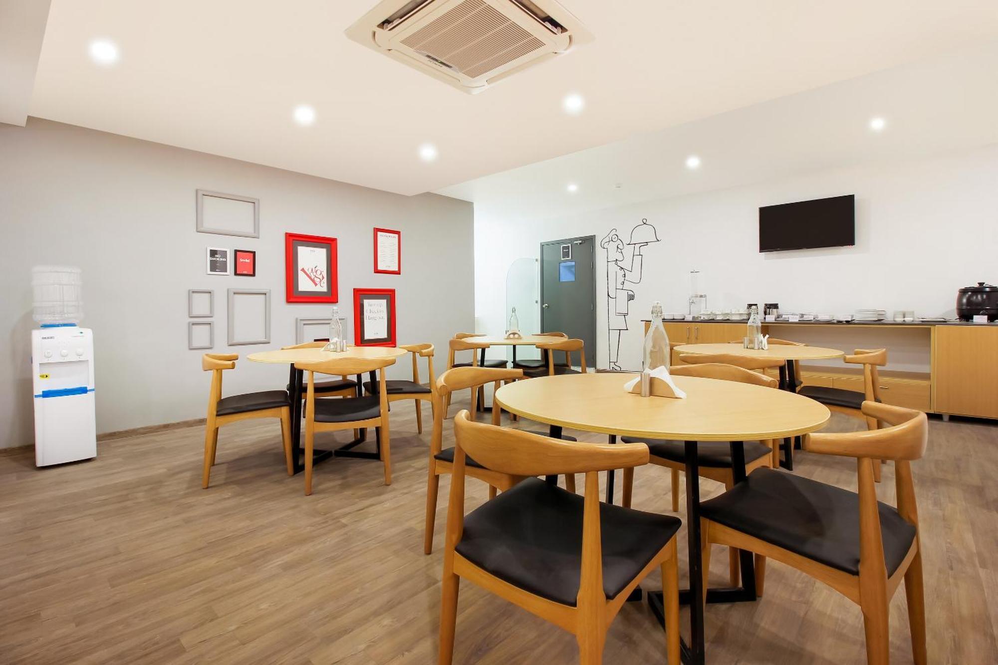Super Townhouse The Cinco Hotel Near Esi Hospital ไฮเดอราบัด ภายนอก รูปภาพ