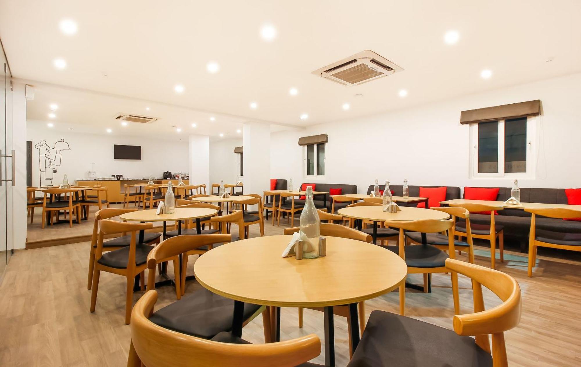 Super Townhouse The Cinco Hotel Near Esi Hospital ไฮเดอราบัด ภายนอก รูปภาพ