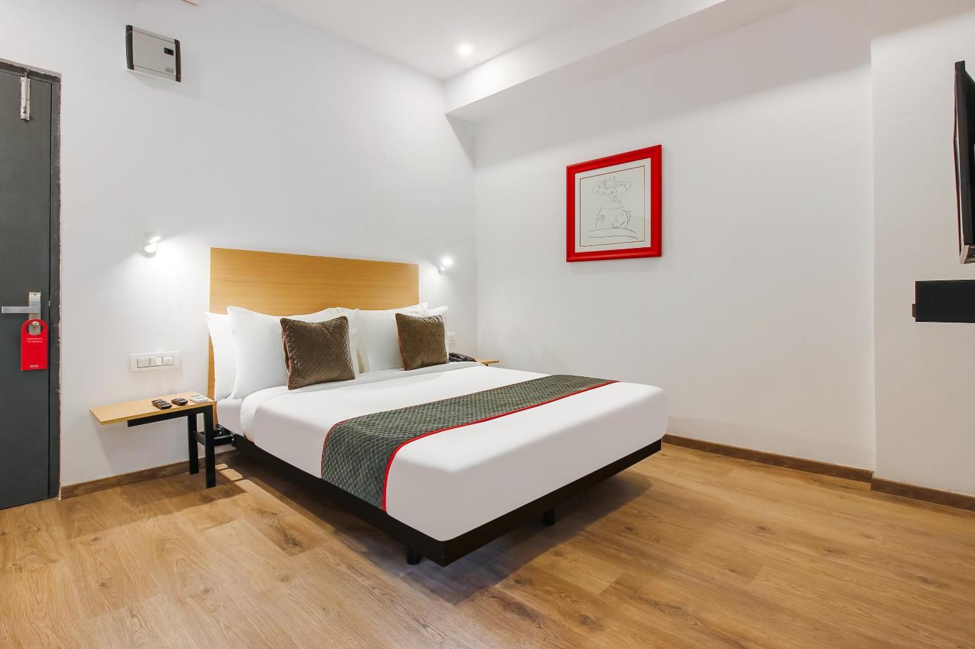 Super Townhouse The Cinco Hotel Near Esi Hospital ไฮเดอราบัด ภายนอก รูปภาพ