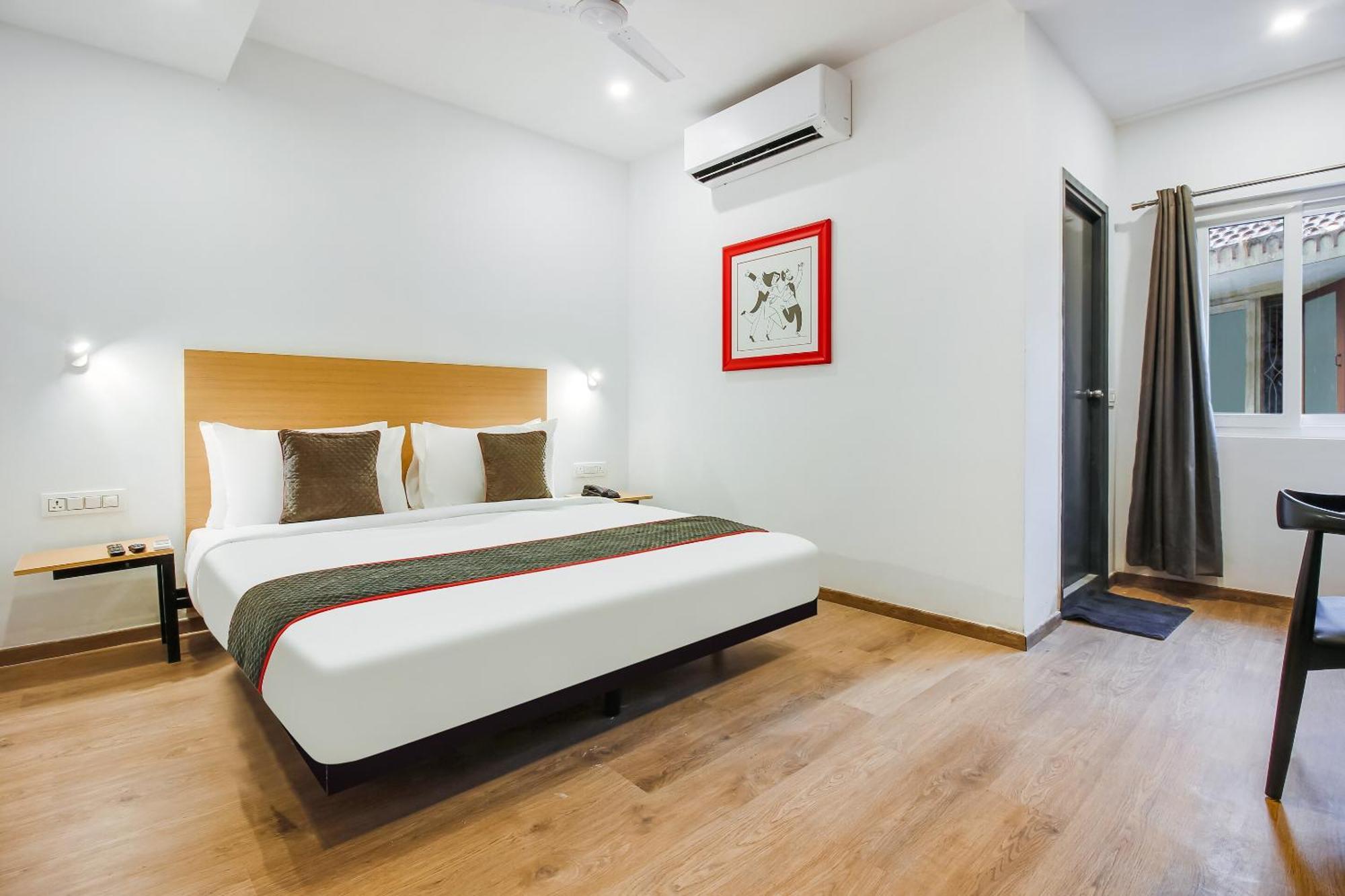 Super Townhouse The Cinco Hotel Near Esi Hospital ไฮเดอราบัด ภายนอก รูปภาพ