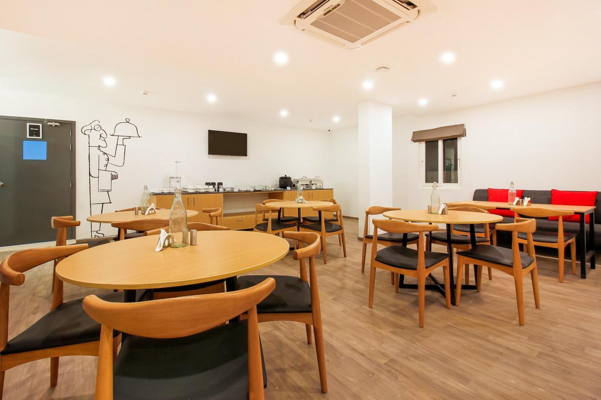 Super Townhouse The Cinco Hotel Near Esi Hospital ไฮเดอราบัด ภายนอก รูปภาพ