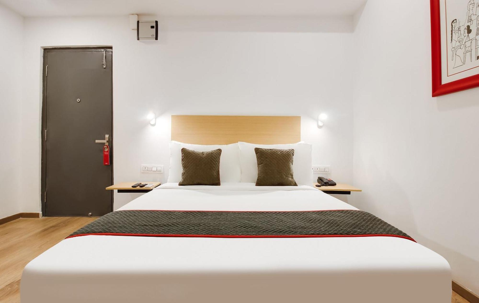 Super Townhouse The Cinco Hotel Near Esi Hospital ไฮเดอราบัด ภายนอก รูปภาพ
