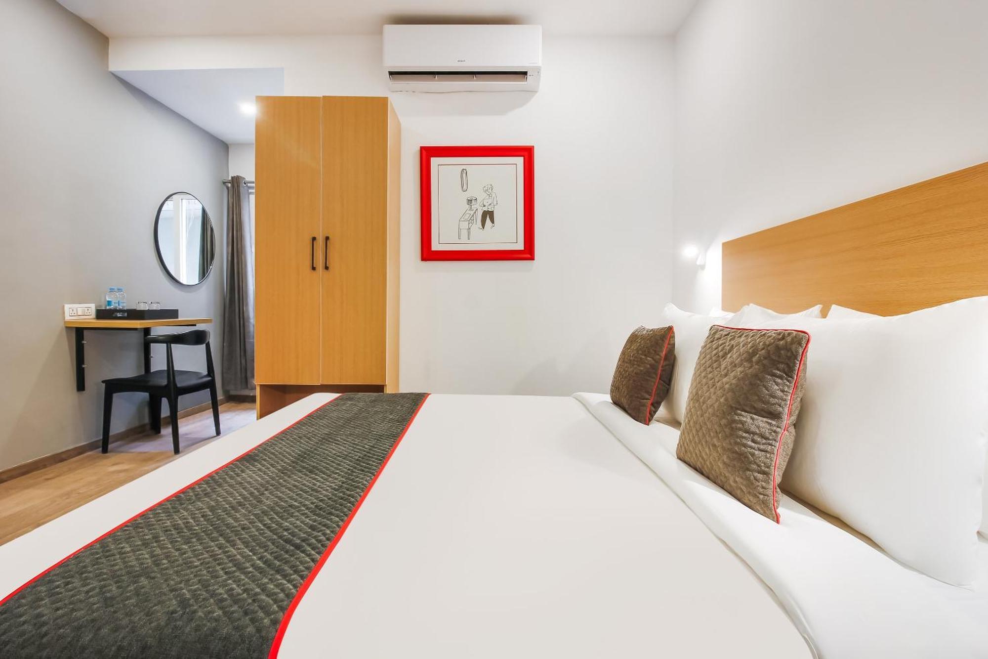 Super Townhouse The Cinco Hotel Near Esi Hospital ไฮเดอราบัด ภายนอก รูปภาพ