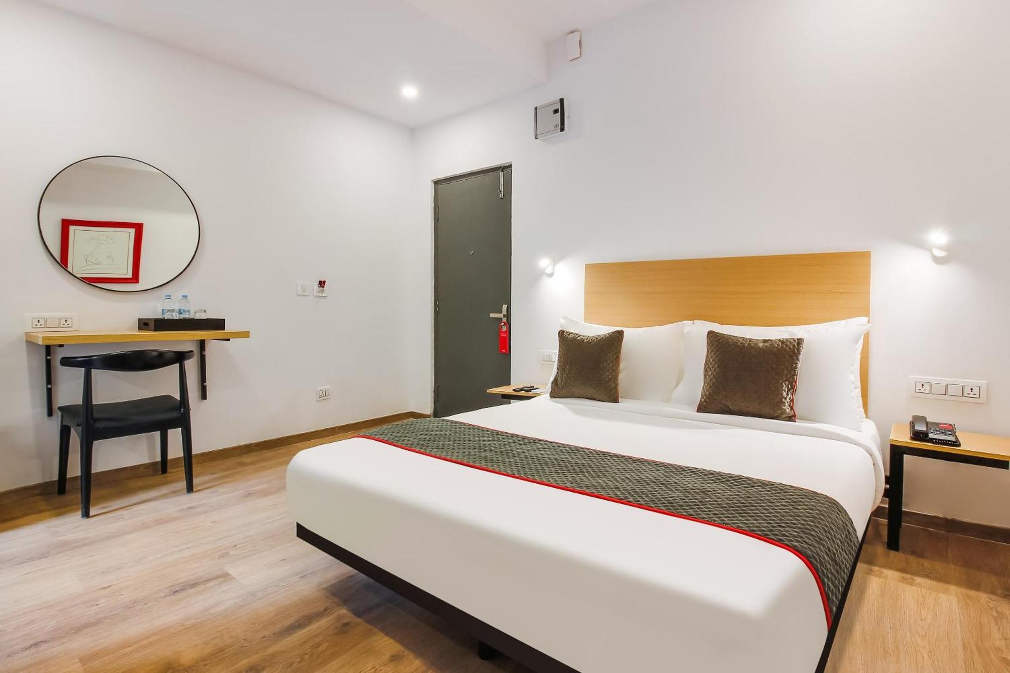 Super Townhouse The Cinco Hotel Near Esi Hospital ไฮเดอราบัด ภายนอก รูปภาพ