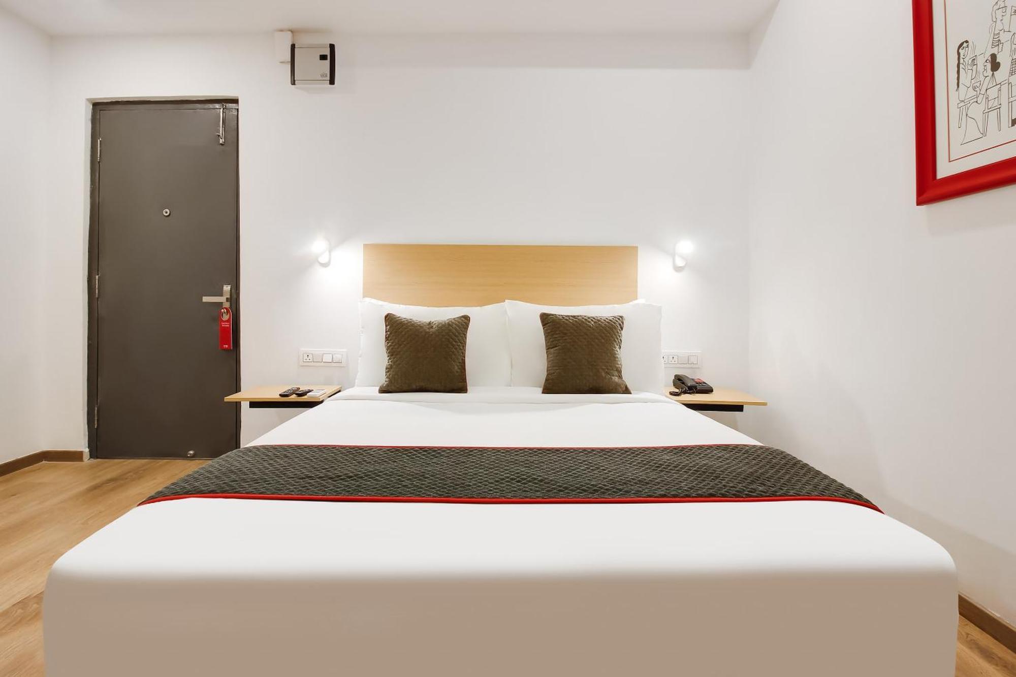 Super Townhouse The Cinco Hotel Near Esi Hospital ไฮเดอราบัด ภายนอก รูปภาพ