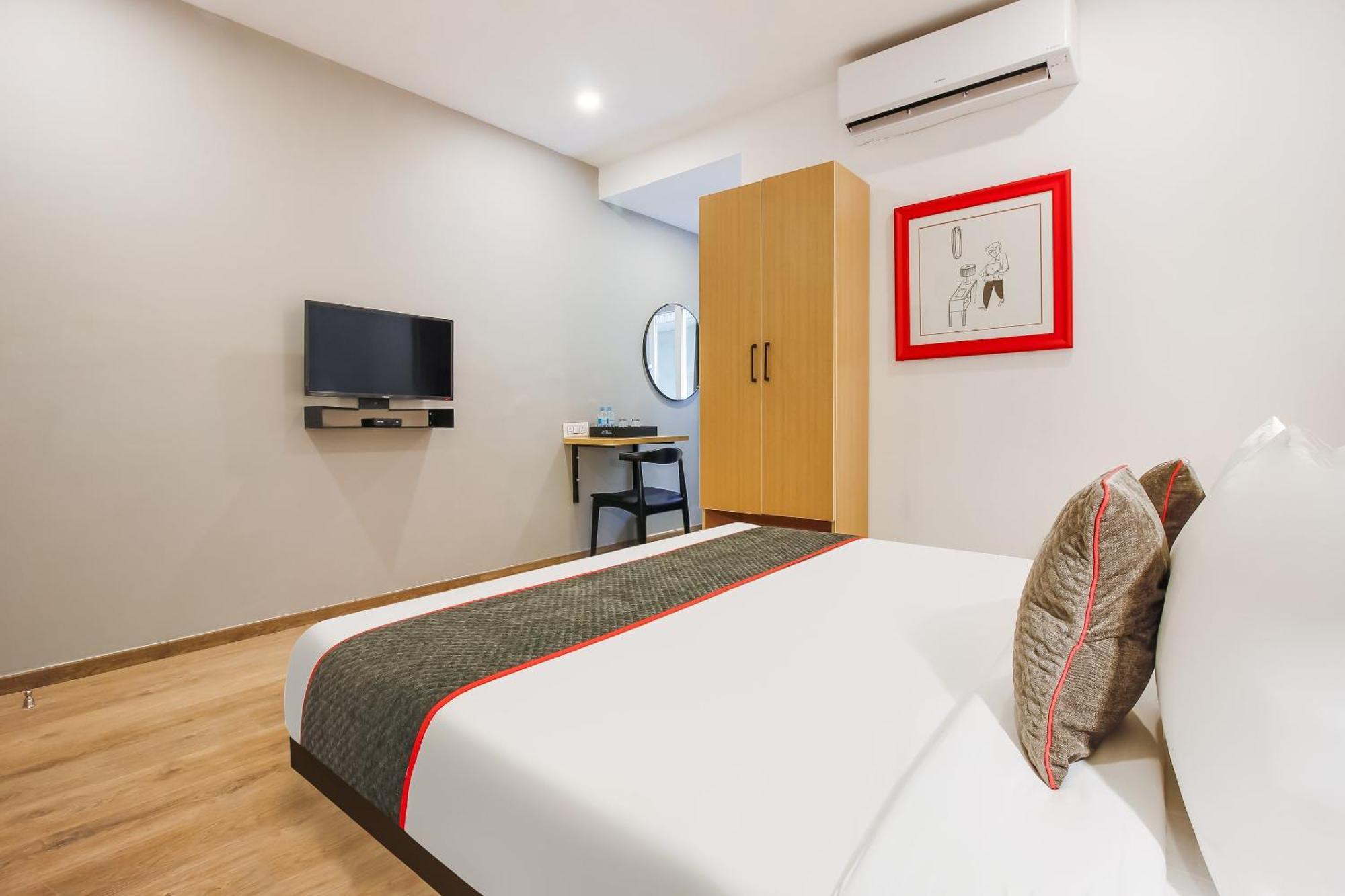 Super Townhouse The Cinco Hotel Near Esi Hospital ไฮเดอราบัด ภายนอก รูปภาพ
