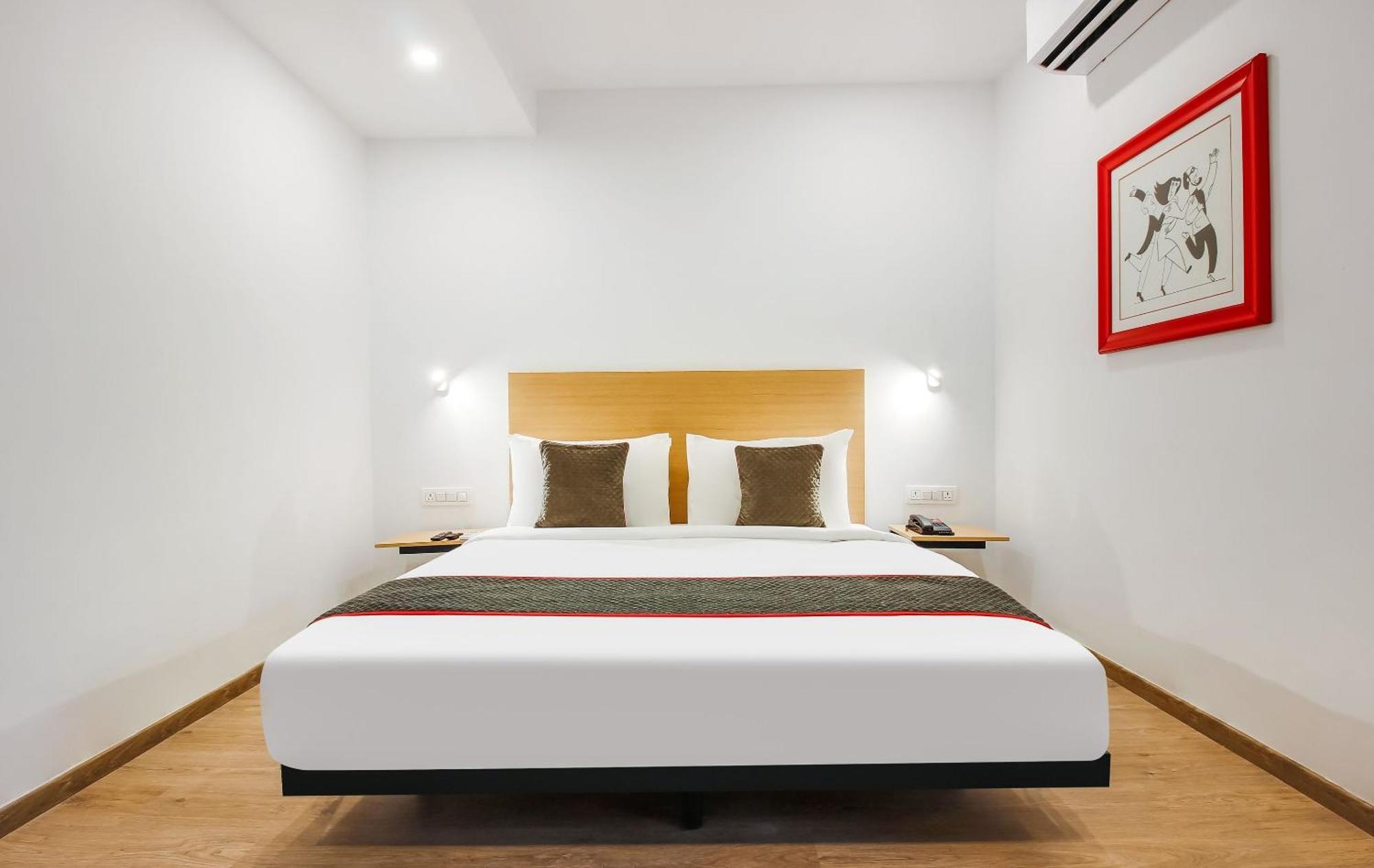 Super Townhouse The Cinco Hotel Near Esi Hospital ไฮเดอราบัด ภายนอก รูปภาพ