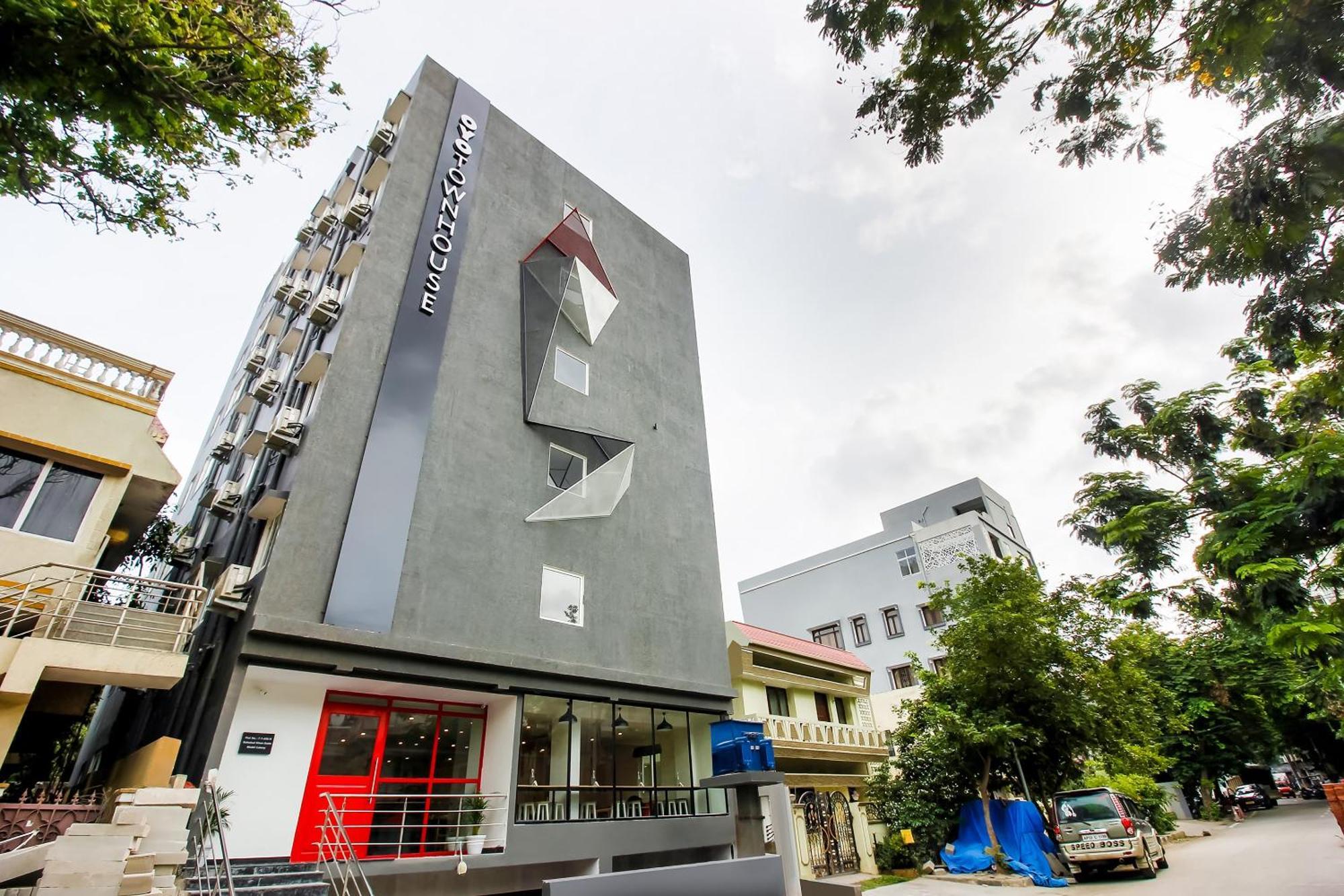 Super Townhouse The Cinco Hotel Near Esi Hospital ไฮเดอราบัด ภายนอก รูปภาพ